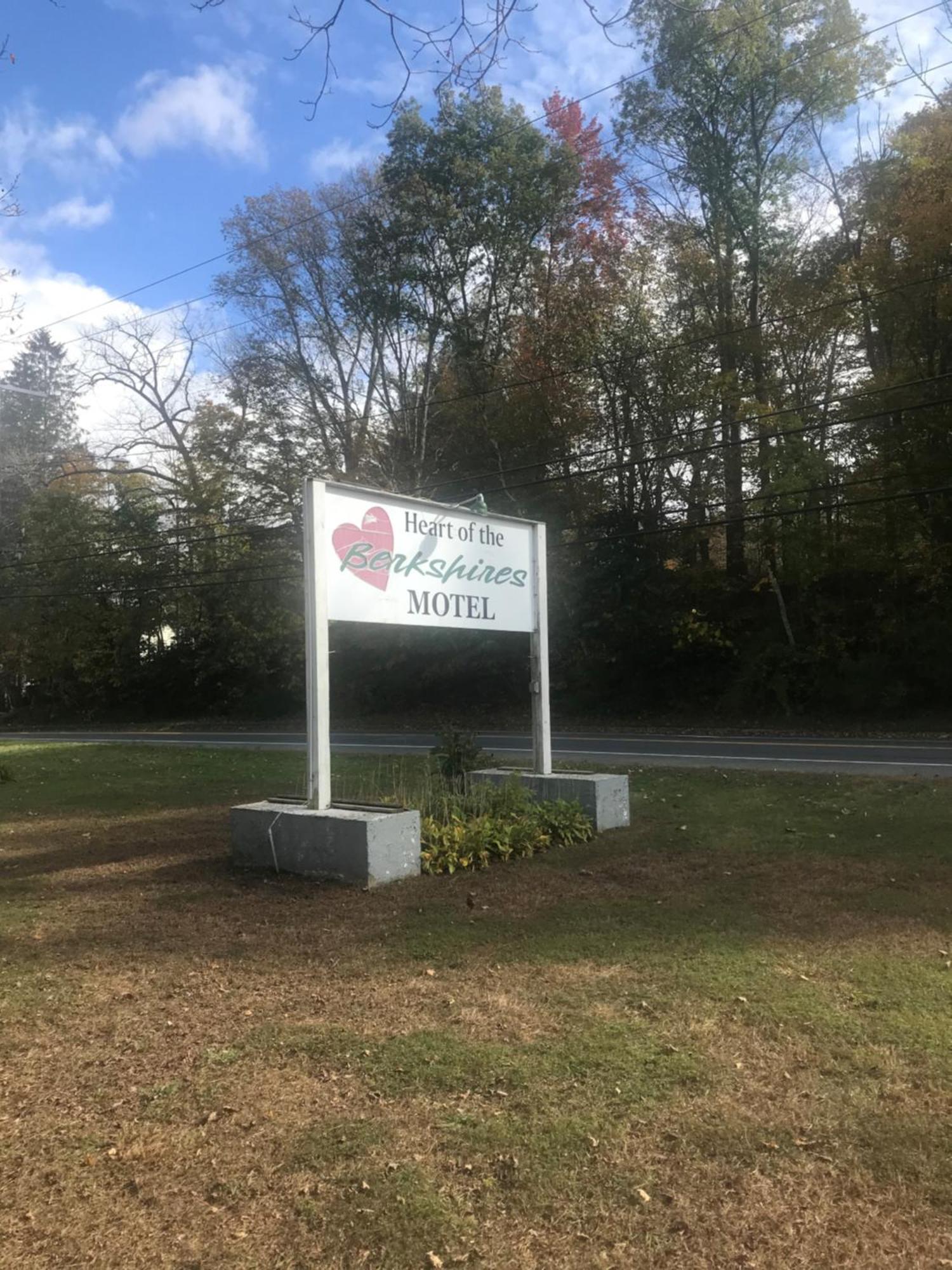 Heart Of The Berkshires Motel Pittsfield Esterno foto
